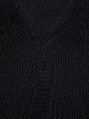 Жилет, V - вырез,  без/рукав,  однотон (002, Черный, 50)